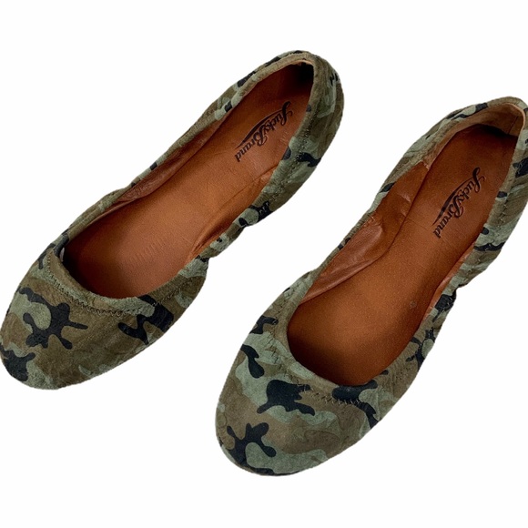 Lucky Brand Shoes - LUCKY BRAND Camo Emmie flats. SZ 8.5